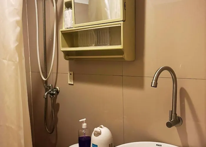 Slex Makati Hotel 2*